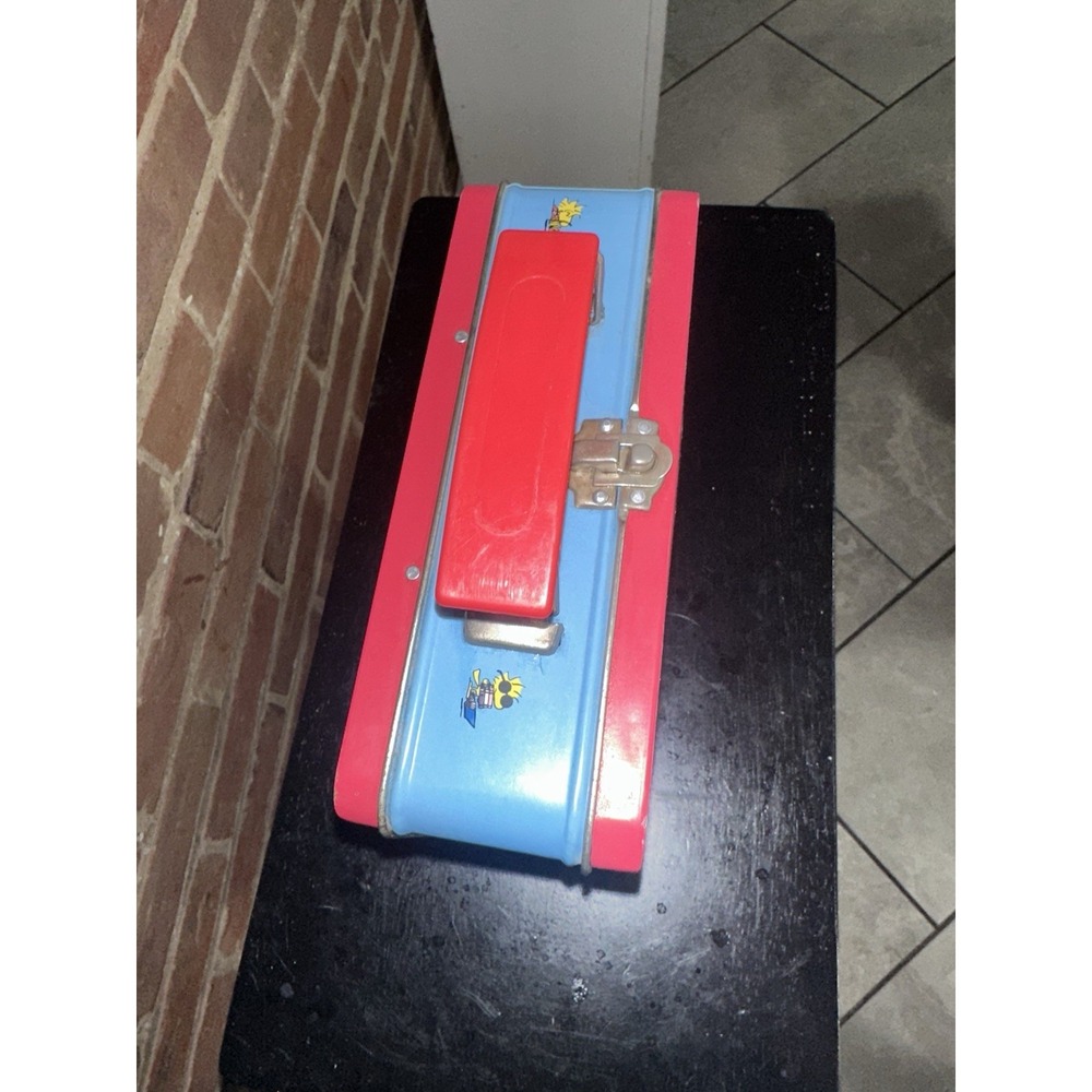 Pre 1970‎ Snoopy Vintage Metal Lunch Box Unisex Red Cartoon Woodstock Sunglasses - Picture 2 of 5